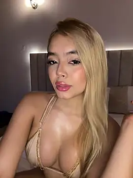 Mia Roswell online show from April 30, 8:57 pm