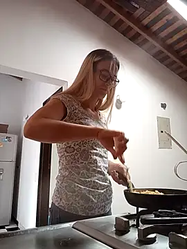 Snapshot of Mariam_Arango chatting on October 27, 3:16 pm Mariam Arango online show from October 27, 3:16 pm