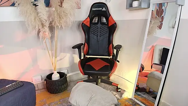 Snapshot of DivaFlamme chatting on March 30, 10:44 pm DivaFlamme online show from March 30, 10:44 pm