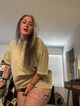 Alix Valentine online show from April 27, 11:36 pm