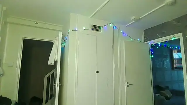 Snapshot of MilkyMarie1 chatting on December 5, 9:51 am MilkyMarie1 online show from December 5, 9:51 am