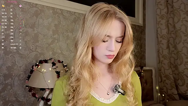Emma Frosty online show from May 5, 9:45 pm