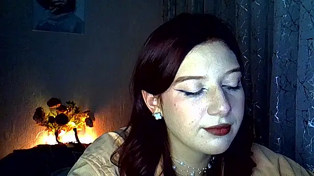 Lily Ember online show from October 6, 5:10 pm