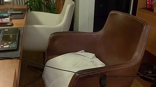 Snapshot of Unique_X_perience chatting on October 5, 11:35 pm Unique X perience online show from October 5, 11:35 pm