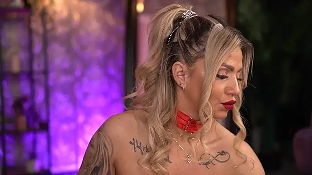 Snapshot of AlmaVelia chatting on October 18, 7:36 pm AlmaVelia online show from October 18, 7:36 pm