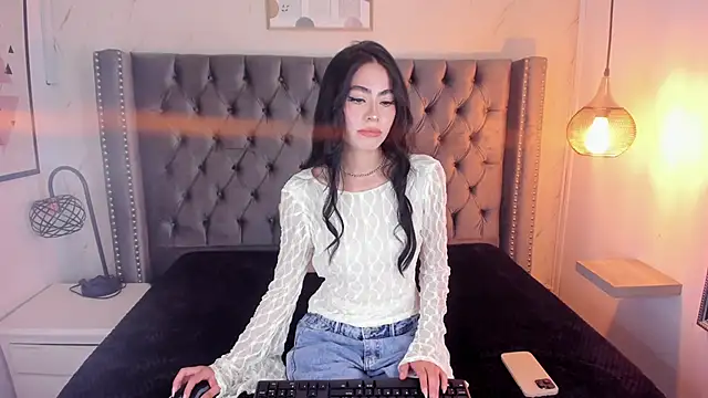 Anya Belth online show from May 8, 2:33 pm