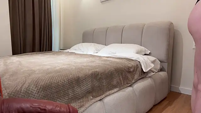 Kelly Berry   online show from September 15, 8:25 am