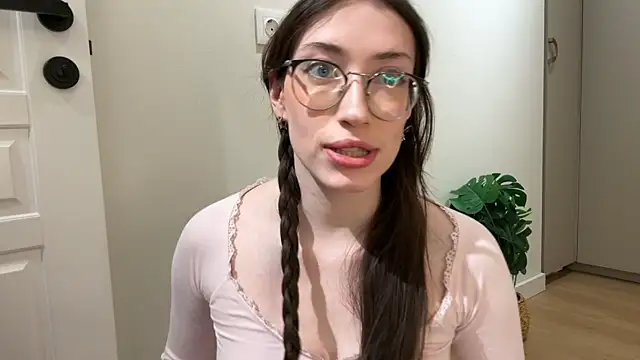 Snapshot of Kelly_Berry__ chatting on January 6, 5:49 pm Kelly Berry online show from January 6, 5:49 pm