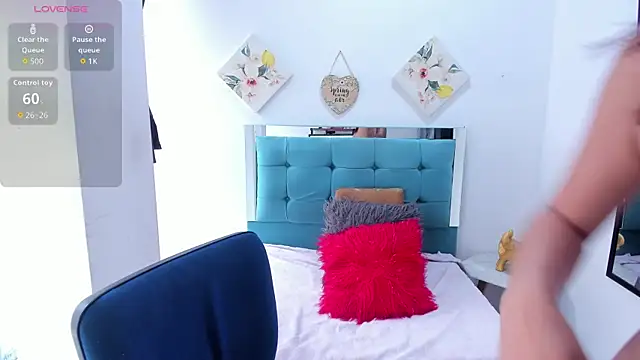 Sharloth F W online show from November 17, 1:28 pm