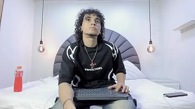 JackesTaylor online show from May 17, 4:32 am