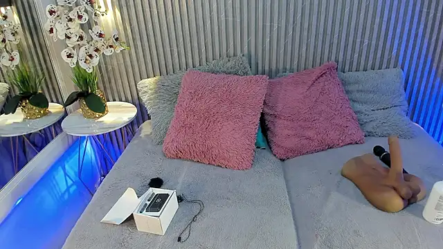 Snapshot of DAFNECOX chatting on February 20, 3:03 am DAFNECOX online show from February 20, 3:03 am