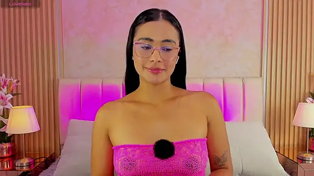 ZOEBARLOWE online show from February 6, 7:06 pm