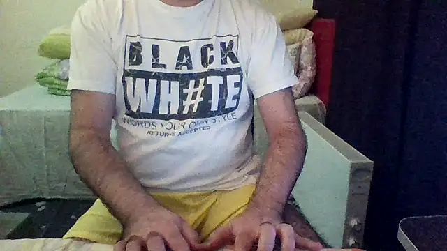 Snapshot of st206boy chatting on March 5, 11:34 pm st206boy online show from March 5, 11:34 pm