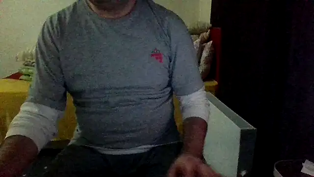 Snapshot of st206boy chatting on March 12, 12:39 am st206boy online show from March 12, 12:39 am