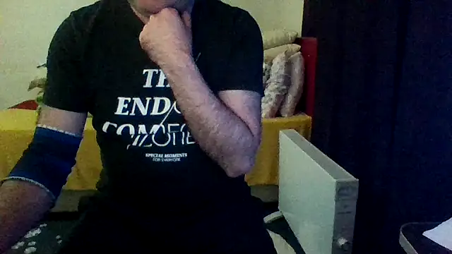 Snapshot of st206boy chatting on March 26, 11:32 pm st206boy online show from March 26, 11:32 pm