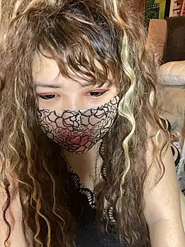 Snapshot of xoxLILxMELOxox chatting on October 6, 4:15 pm xoxLILxMELOxox online show from October 6, 4:15 pm