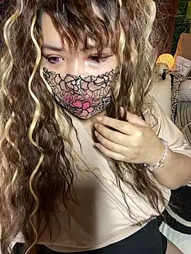 Snapshot of xoxLILxMELOxox chatting on October 10, 4:28 pm xoxLILxMELOxox online show from October 10, 4:28 pm