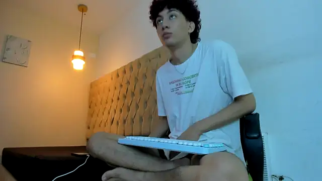 Darkknightx01 online show from February 28, 1:28 am