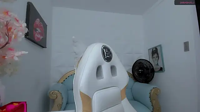 Snapshot of eimy_skinny_ chatting on October 31, 11:22 am eimy skinny online show from October 31, 11:22 am