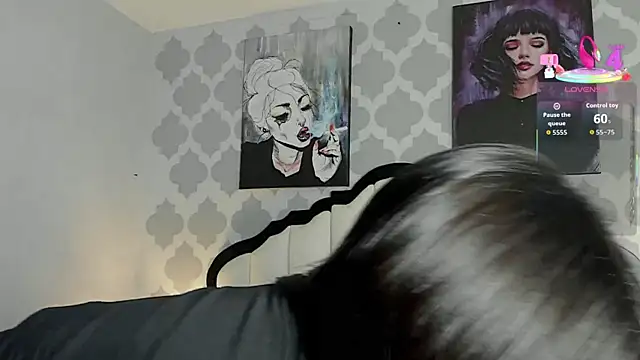 SarahMiler  online show from October 27, 8:02 pm