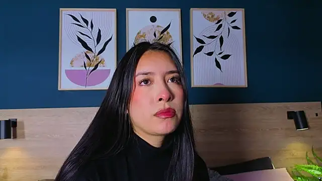 SarahMiler  online show from November 14, 7:45 pm