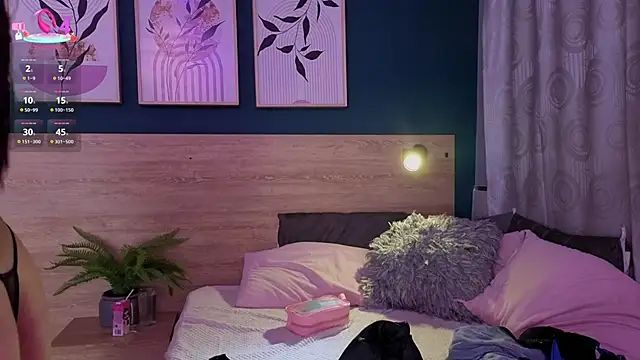 SarahMiler  online show from February 13, 11:50 am