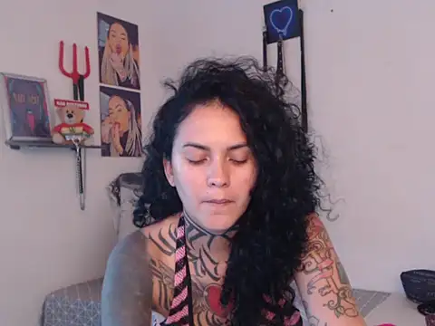 Snapshot of Sofia_May chatting on April 18, 8:09 pm Sofia May online show from April 18, 8:09 pm