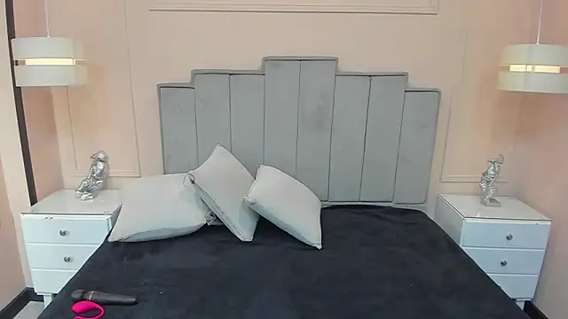 gabriela lux online show from October 30, 1:45 pm