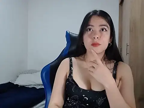 EloiseJun online show from October 2, 1:23 am