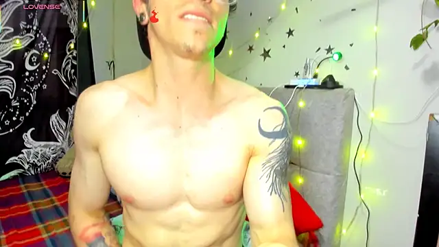 Snapshot of puepleholly chatting on February 12, 11:00 pm puepleholly online show from February 12, 11:00 pm