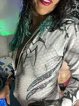 Snapshot of puepleholly chatting on February 14, 12:29 am puepleholly online show from February 14, 12:29 am