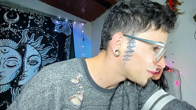 puepleholly online show from April 4, 1:26 am