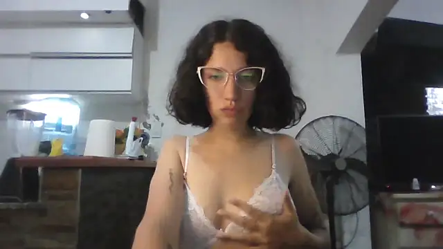 loliporomero online show from November 6, 12:44 am