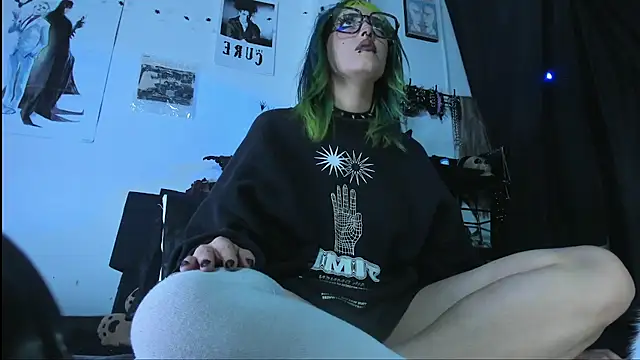 kattusauruss online show from May 12, 1:03 am
