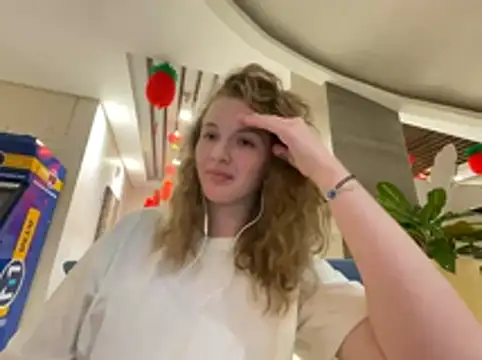 LilMiia online show from February 7, 12:42 pm