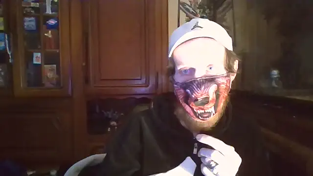 Snapshot of zipman92 chatting on December 18, 2:45 pm zipman92 online show from December 18, 2:45 pm