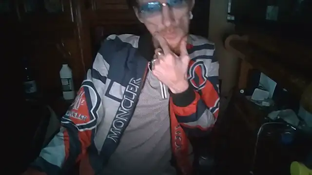 Snapshot of zipman92 chatting on January 7, 2:30 pm zipman92 online show from January 7, 2:30 pm