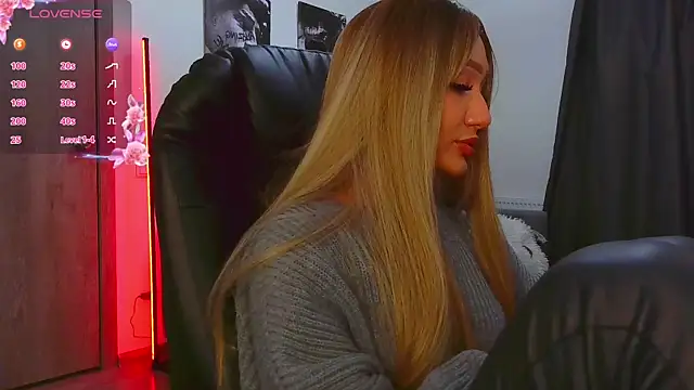 Snapshot of Lisa_Shultz chatting on February 19, 1:51 pm Lisa Shultz online show from February 19, 1:51 pm