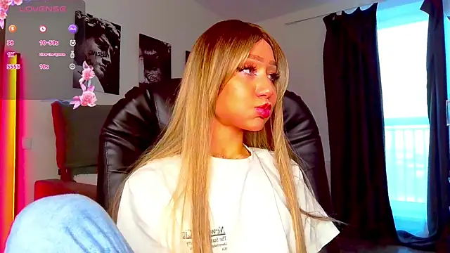 Snapshot of Lisa_Shultz chatting on February 24, 12:36 pm Lisa Shultz online show from February 24, 12:36 pm