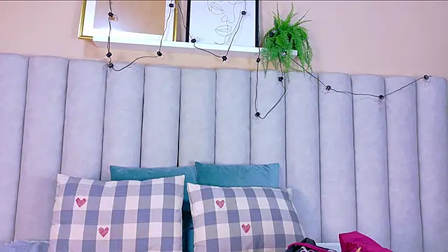 Snapshot of BelaMiller_ chatting on October 19, 11:44 am BelaMiller online show from October 19, 11:44 am