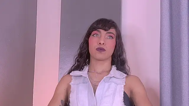 TiffValentinee  online show from September 22, 3:30 am