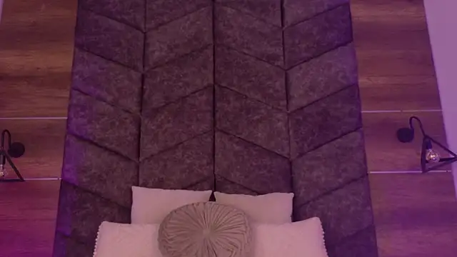 TiffValentinee  online show from October 4, 2:53 am