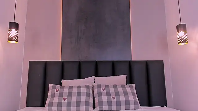 TiffValentinee  online show from October 7, 8:39 pm