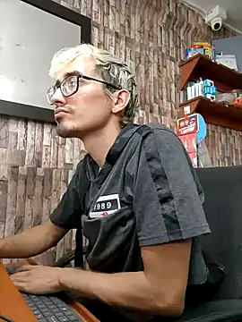 moorejhosua online show from September 20, 5:47 pm