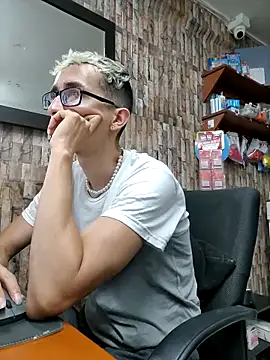 moorejhosua online show from October 1, 10:05 pm