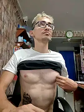 moorejhosua online show from October 4, 10:52 pm