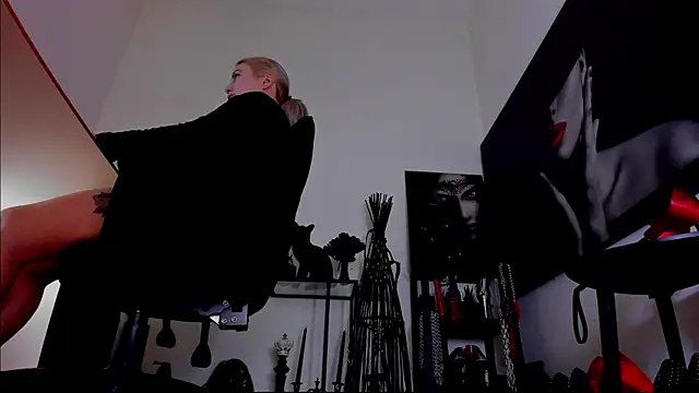 demisweet online show from February 14, 6:32 am