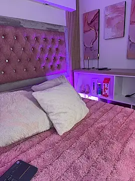 MylaDreams online show from May 13, 3:37 am