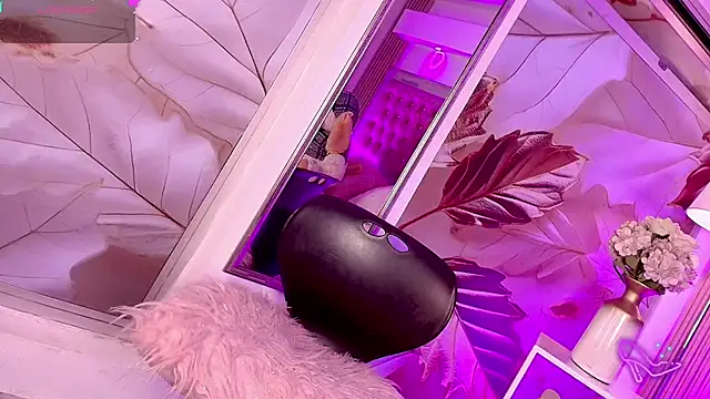 MylaDreams online show from June 12, 3:49 am