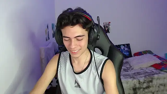 Snapshot of Rimuru17 chatting on February 15, 3:47 am Rimuru17 online show from February 15, 3:47 am